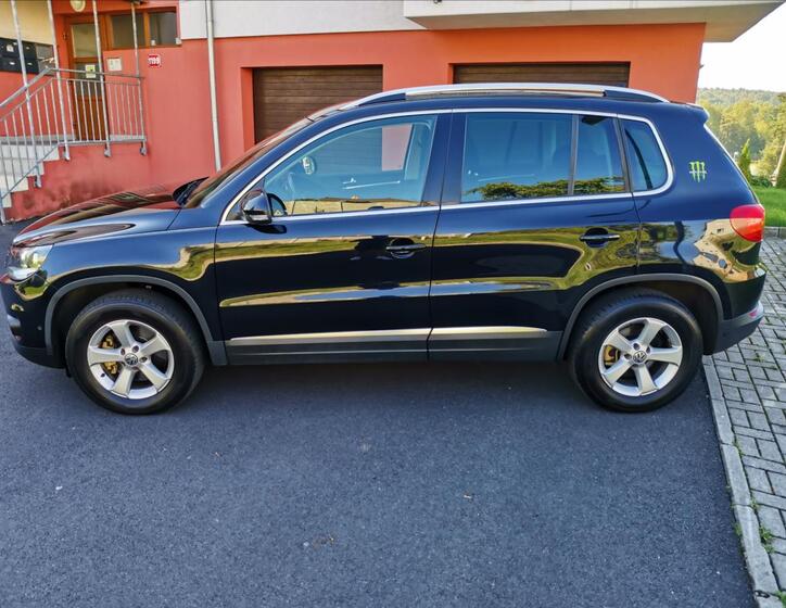Volkswagen Tiguan 9