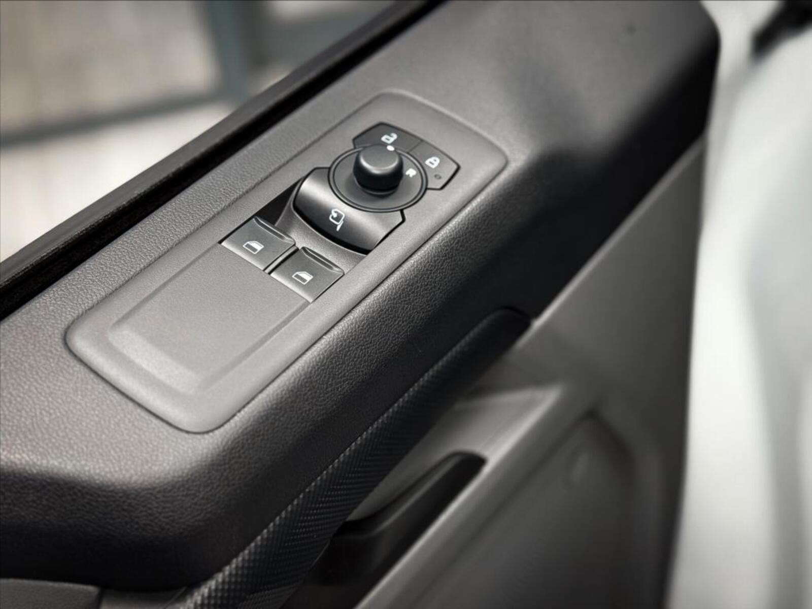 Ford Transit Custom 11