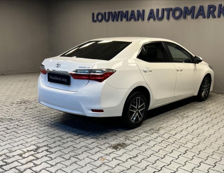 Toyota Corolla Sedan 1,6 l 97 kw