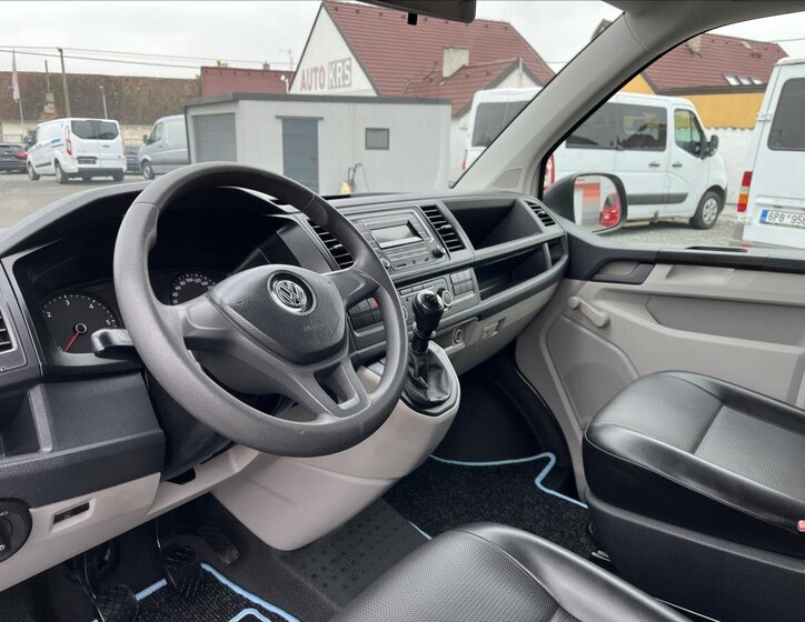 Volkswagen Transporter Kombi 2,0 l 62 kw