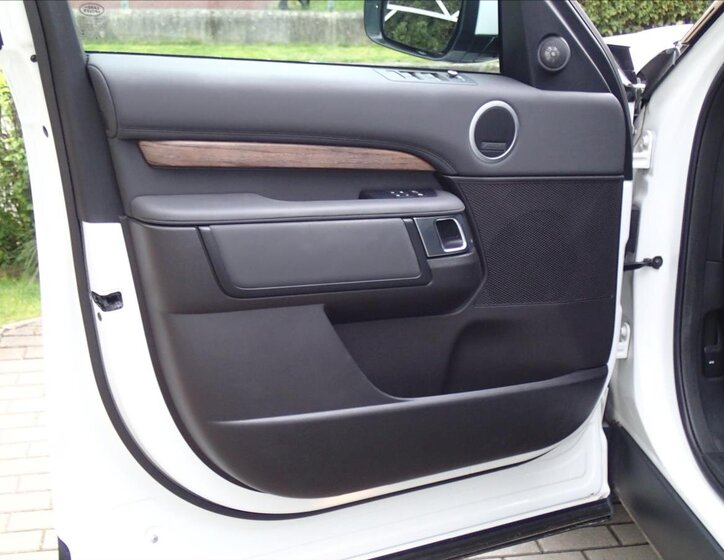 Land Rover Discovery SUV / Terénní 2,0 l 132 kw