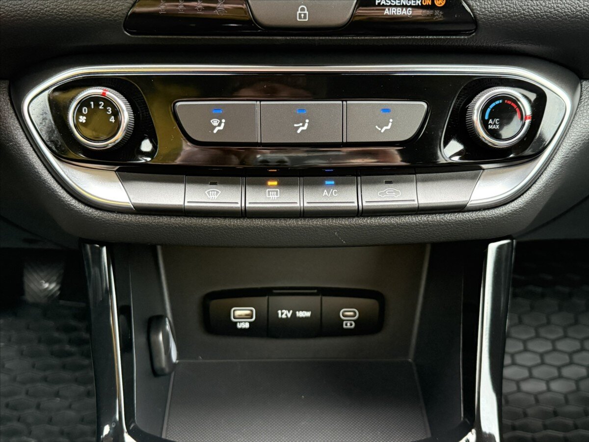 Hyundai i30 Hatchback 1,5 l 71 kw