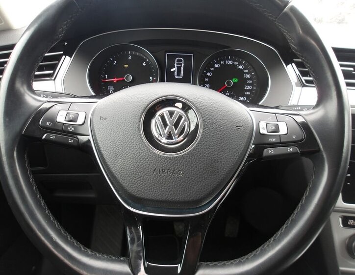 Volkswagen Passat Kombi 1,6 l 88 kw