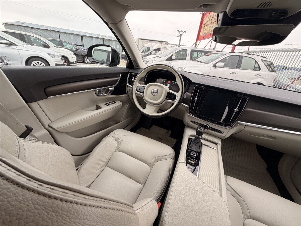 Volvo V90