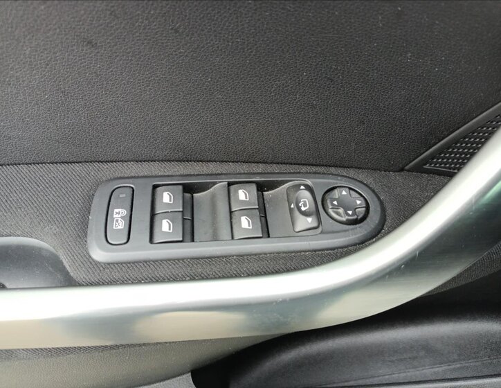 Peugeot 308 Kombi 1,6 l 686 kw