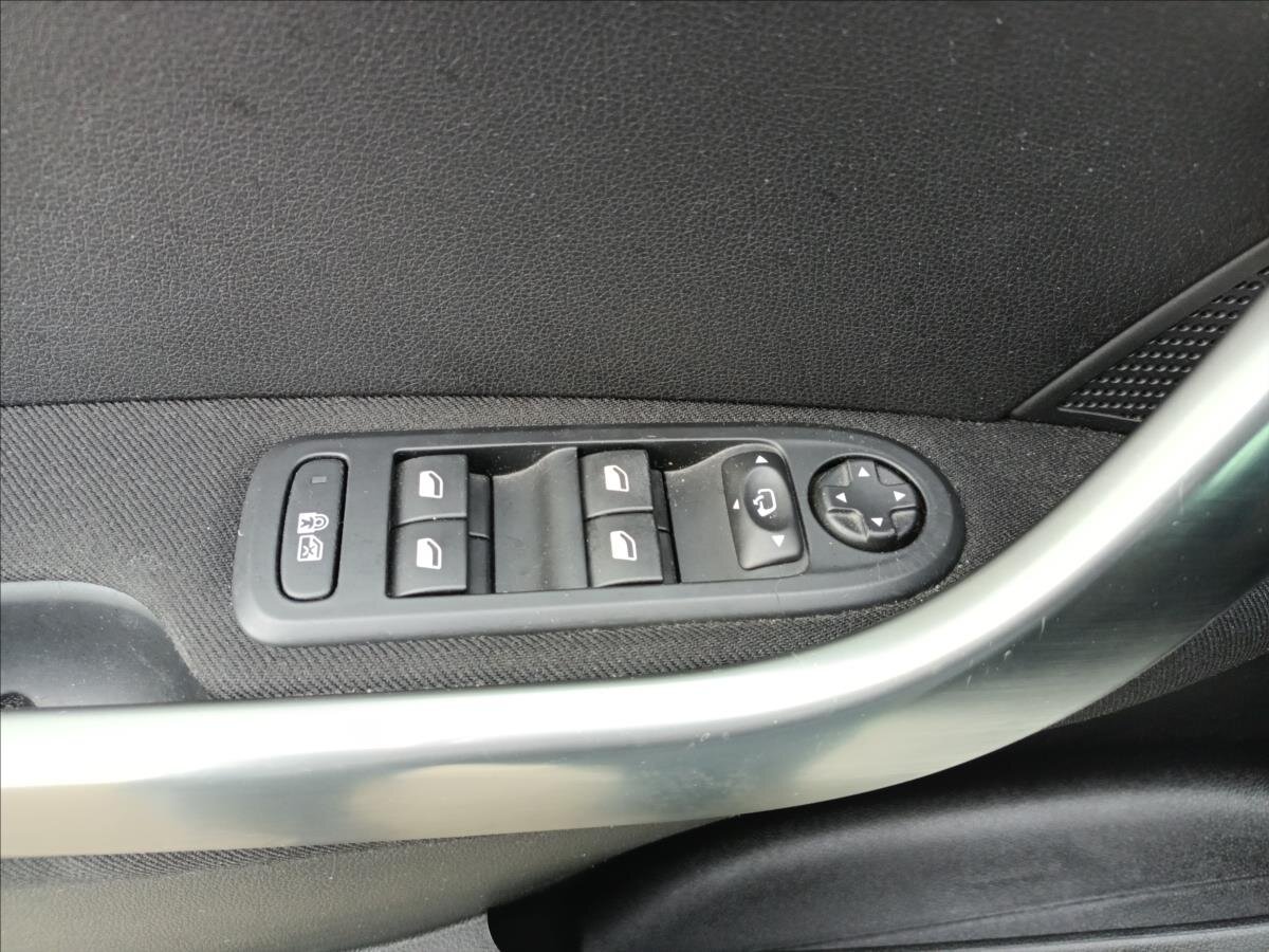 Peugeot 308 Kombi 1,6 l 686 kw