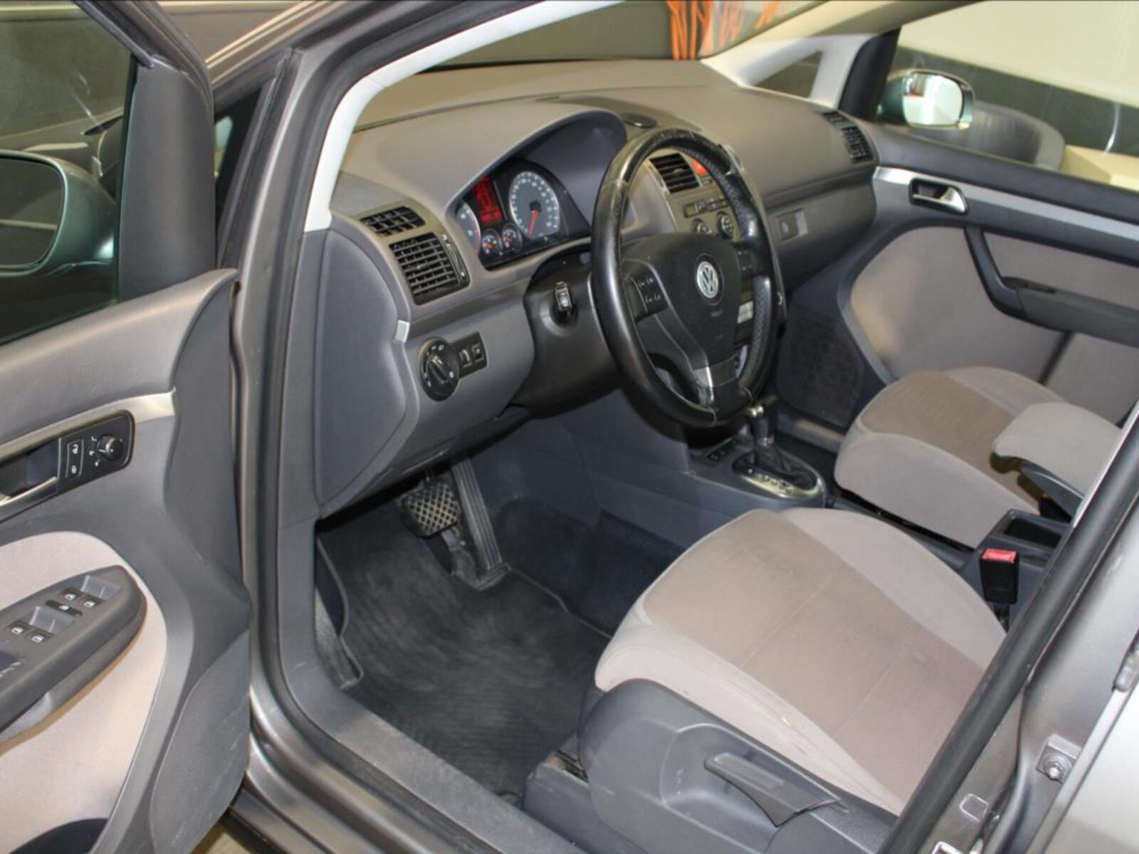 Volkswagen Touran 10