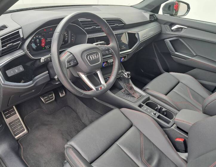 Audi Q3 20