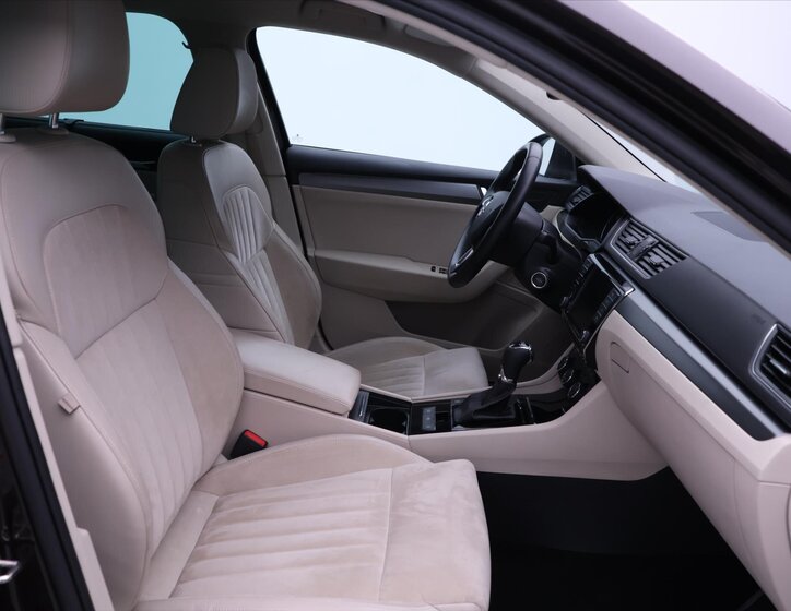 Škoda Superb Liftback 2,0 l 162 kw