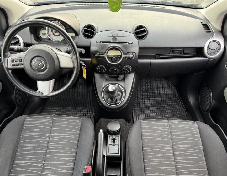 Mazda 2 27