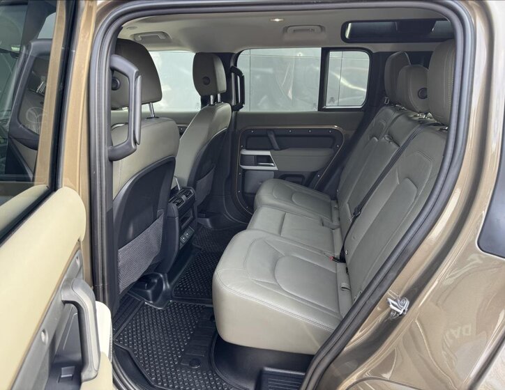 Land Rover Defender SUV 3,0 l 183 kw