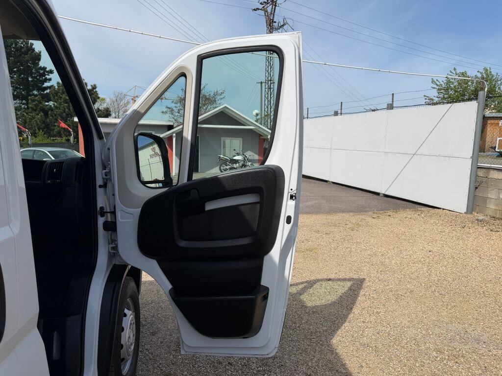 Opel Movano Skříň 2,2 l 121 kw