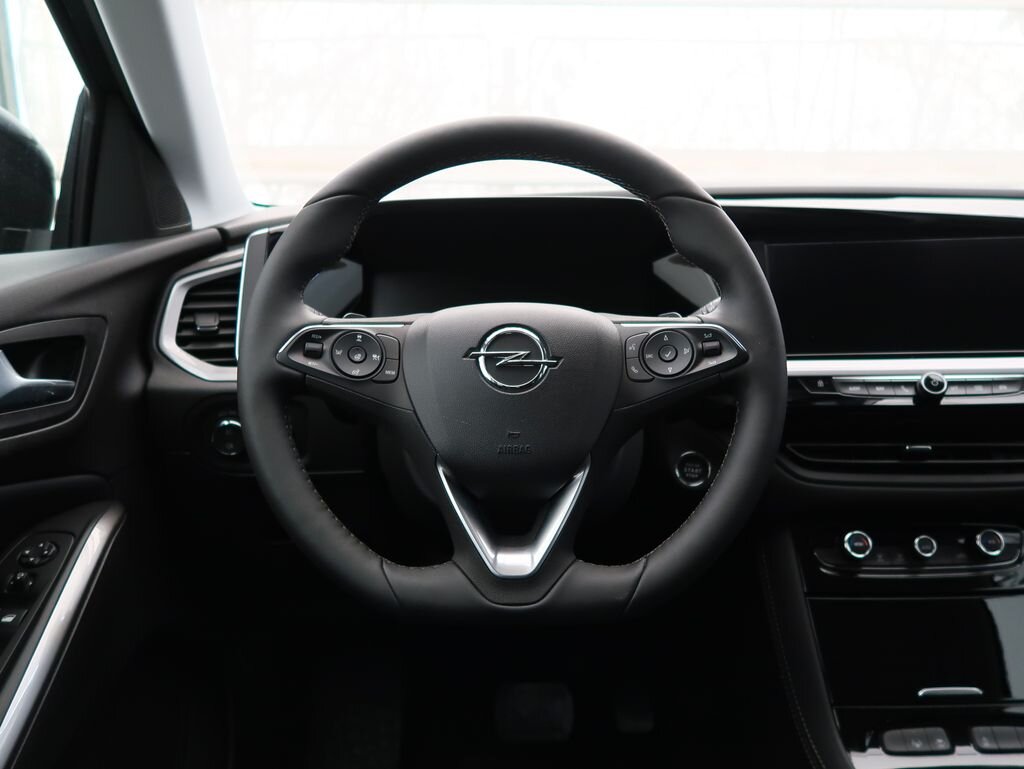 Opel Grandland SUV 1,2 l 96 kw