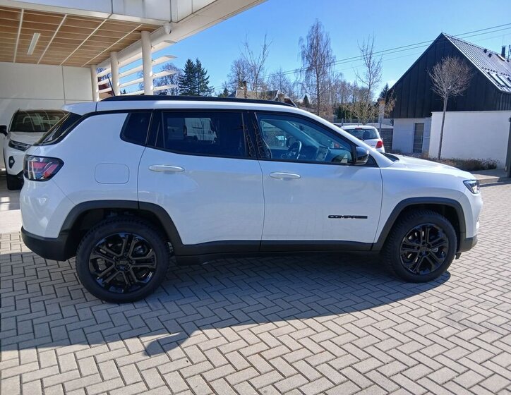 Jeep Compass SUV / Terénní 1,5 l 96 kw