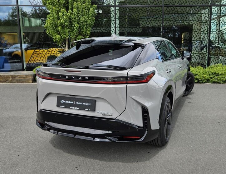 Lexus RZ 450e Kombi 0,0 301 kw