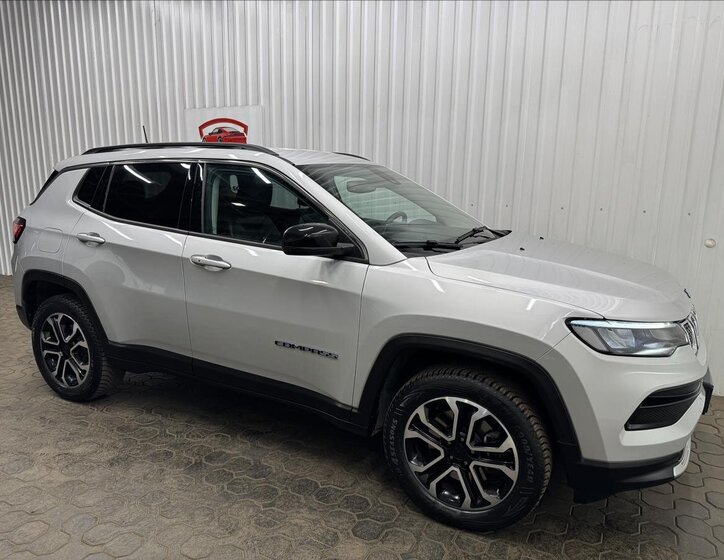Jeep Compass SUV / Terénní 1,3 l 140 kw