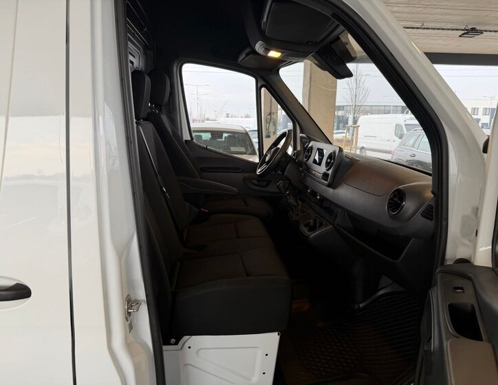 Mercedes-Benz Sprinter 14