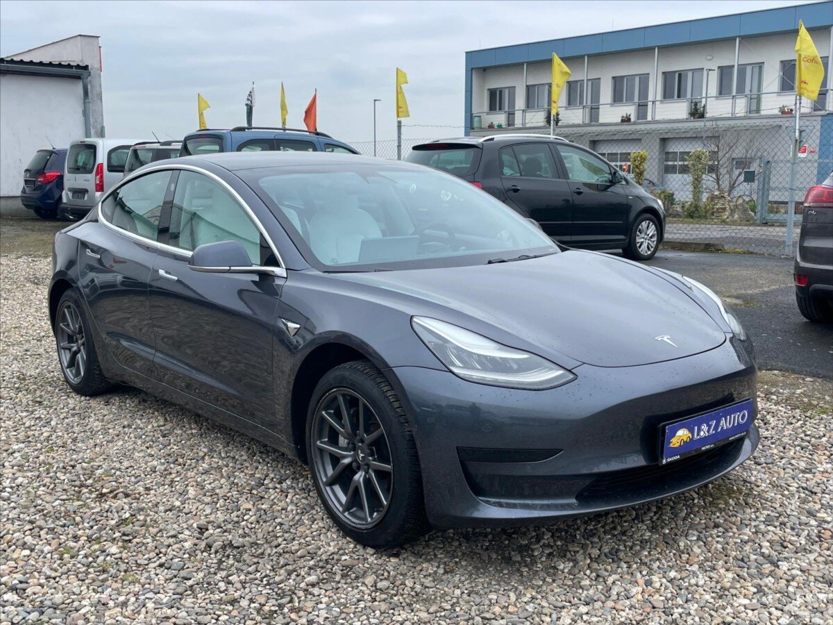 Tesla Model 3 Sedan / Limuzína 0,0 239 kw