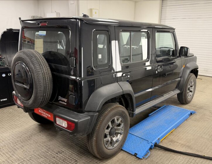 Suzuki Jimny SUV 1,5 l 75 kw