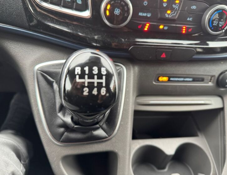 Ford Tourneo Custom 19