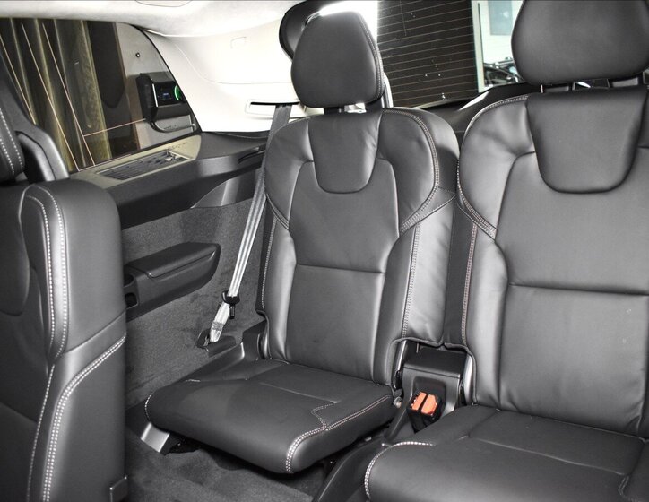 Volvo XC90 SUV / Terénní 2,0 l 335 kw