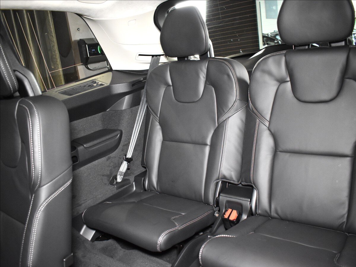 Volvo XC90 SUV / Terénní 2,0 l 335 kw