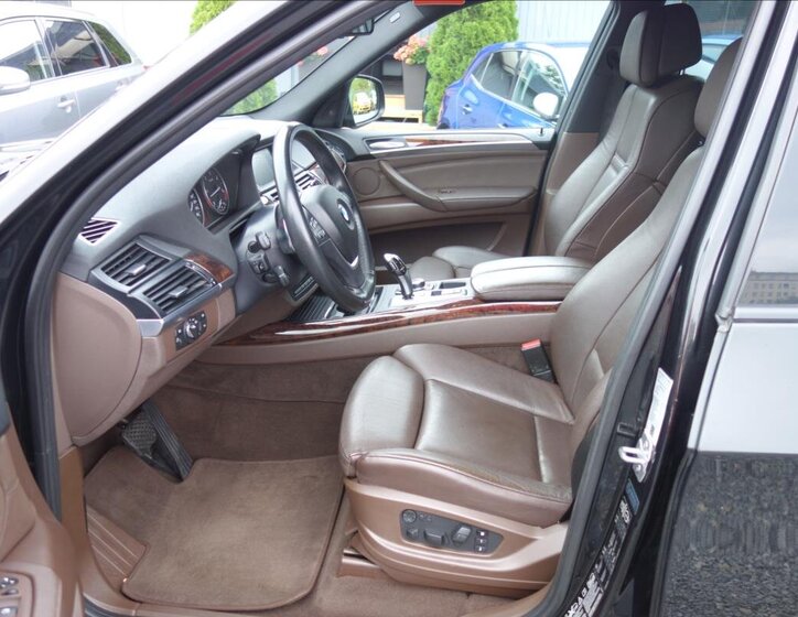 BMW X5 SUV 3,0 l 225 kw