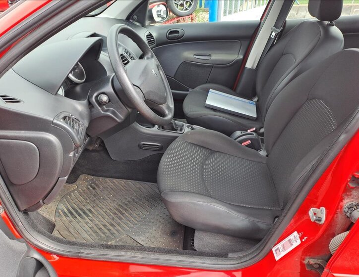 Peugeot 206 Hatchback 1,1 l 44 kw