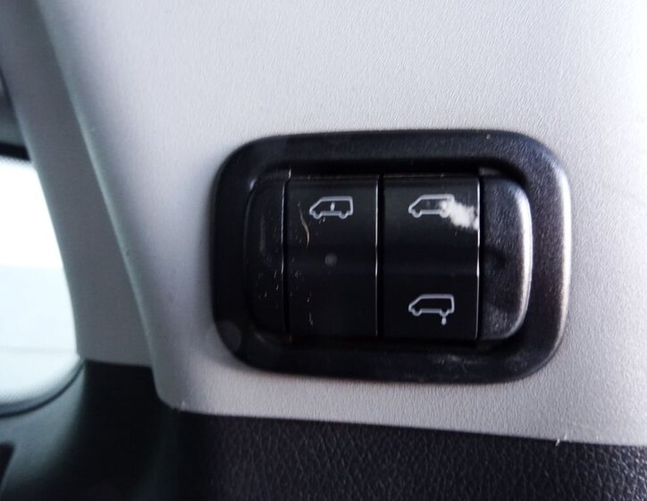 Mercedes-Benz Viano 25