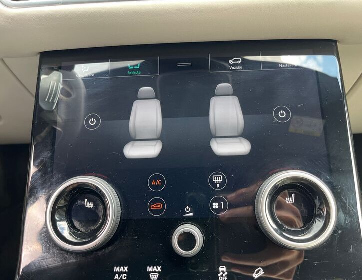 Land Rover Range Rover Velar 13