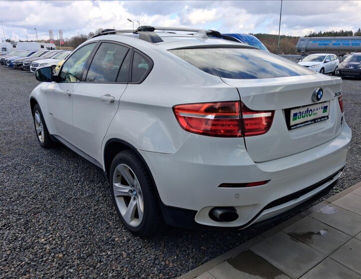 BMW X6 Kombi 3,0 l 180 kw
