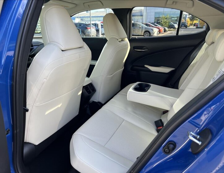 Lexus UX 250h CUV 2,0 l 135 kw