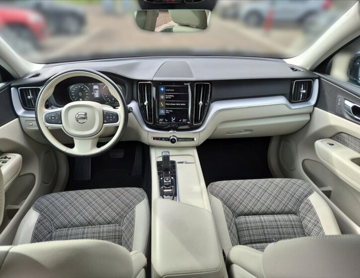 Volvo XC60 SUV / Terénní 2,0 l 145 kw