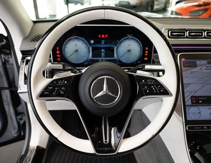 Mercedes-Benz Ostatní Sedan / Limuzína 6,0 l 450 kw