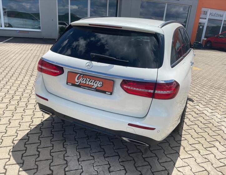 Mercedes-Benz Třídy E 8