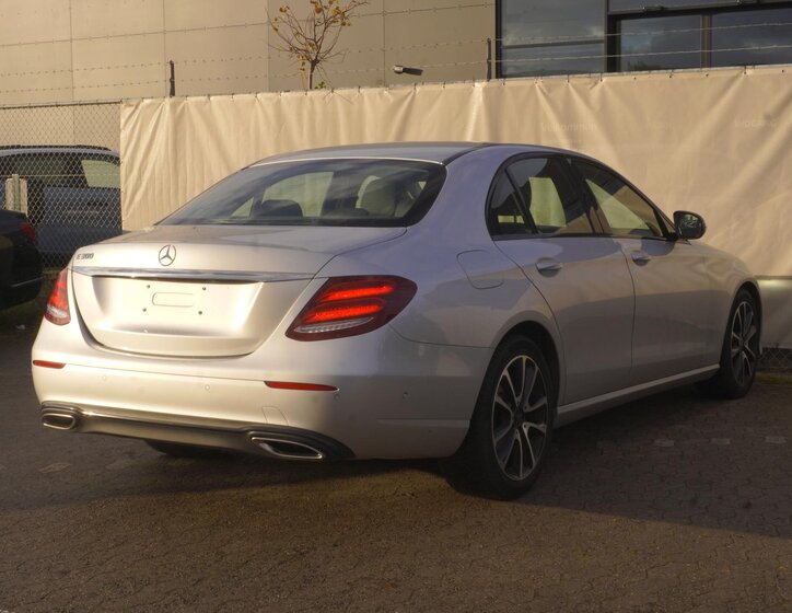 Mercedes-Benz Třídy E Sedan 2,0 l 180 kw