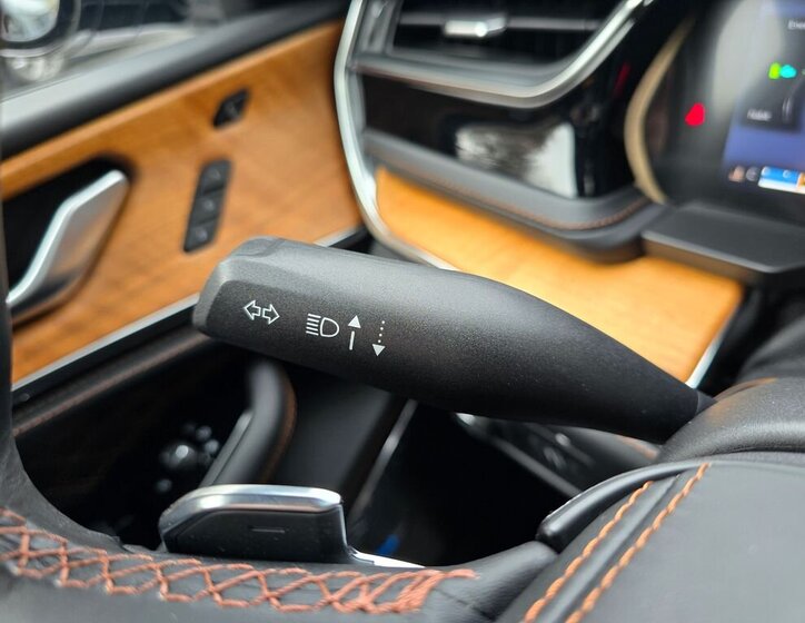 Jeep Grand Cherokee 19