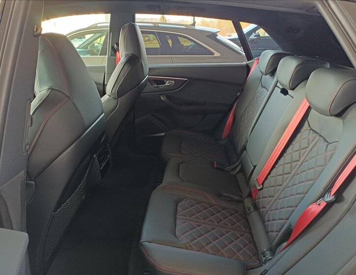 Audi Q8 SUV / Terénní 3,0 l 210 kw