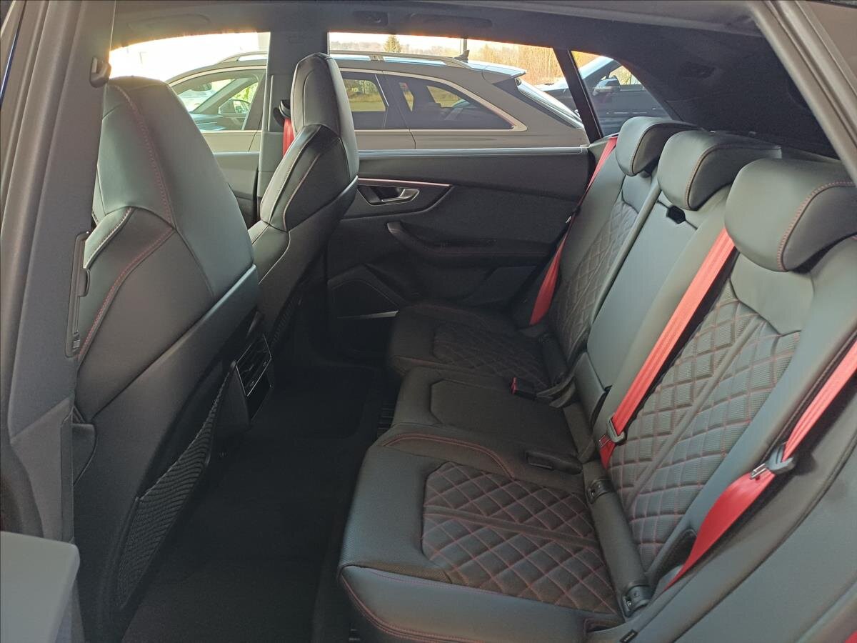 Audi Q8 SUV / Terénní 3,0 l 210 kw