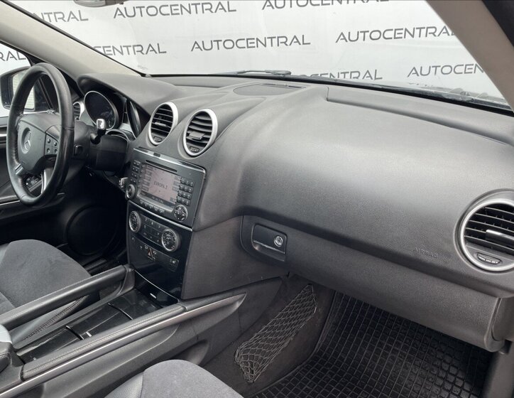 Mercedes-Benz Třídy M SUV / Terénní 3,5 l 200 kw