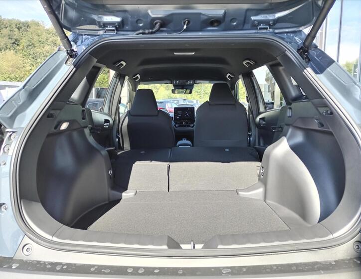 Toyota Corolla Cross 8