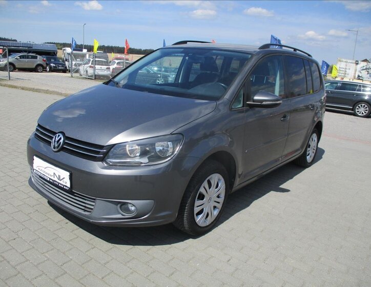 Volkswagen Touran 1