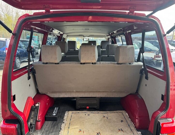 Volkswagen Transporter Kombi 2,5 l 65 kw