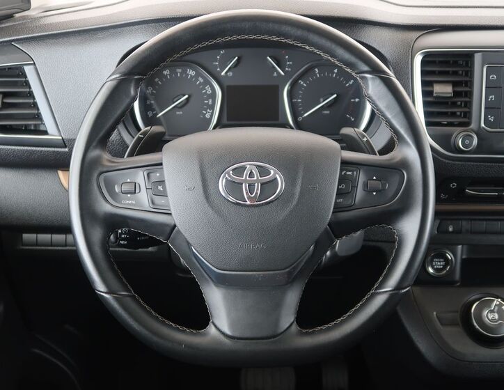Toyota ProAce 17