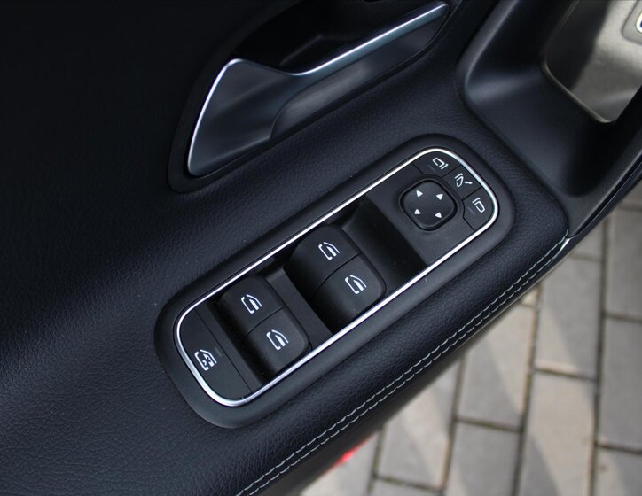 Mercedes-Benz CLA 25