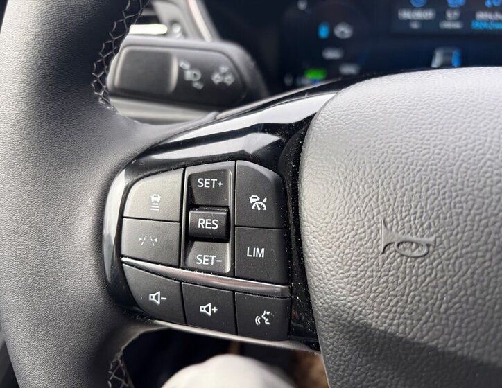 Ford Kuga SUV / Terénní 2,5 l 178 kw