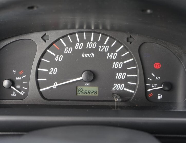 Opel Agila Hatchback 998,0 44 kw