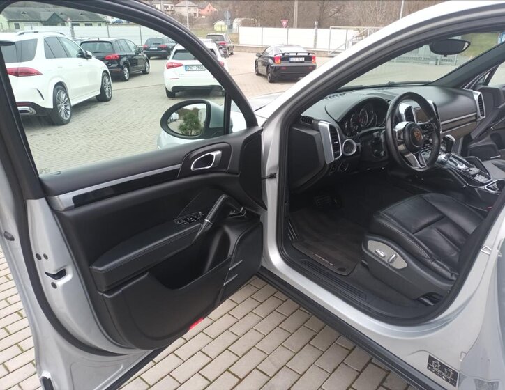 Porsche Cayenne Kombi 3,0 l 180 kw