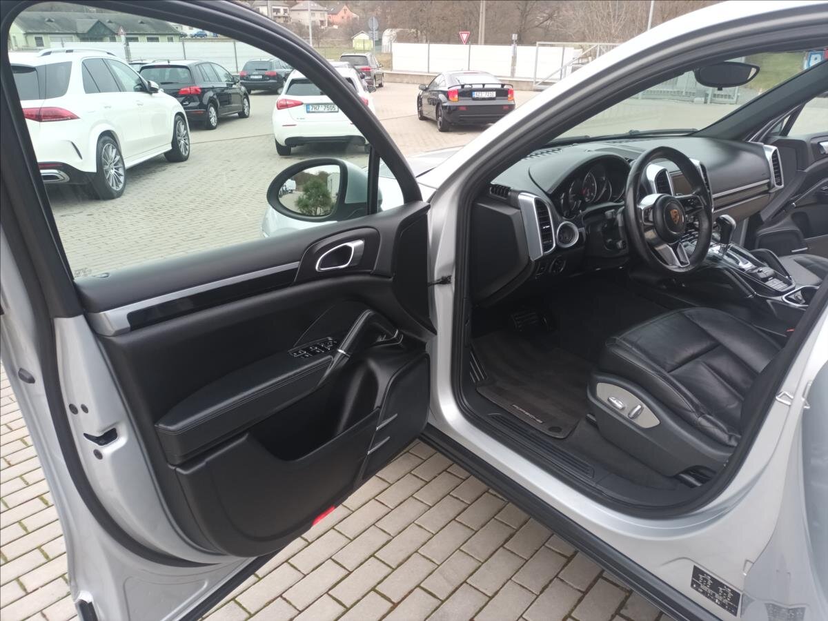 Porsche Cayenne Kombi 3,0 l 180 kw