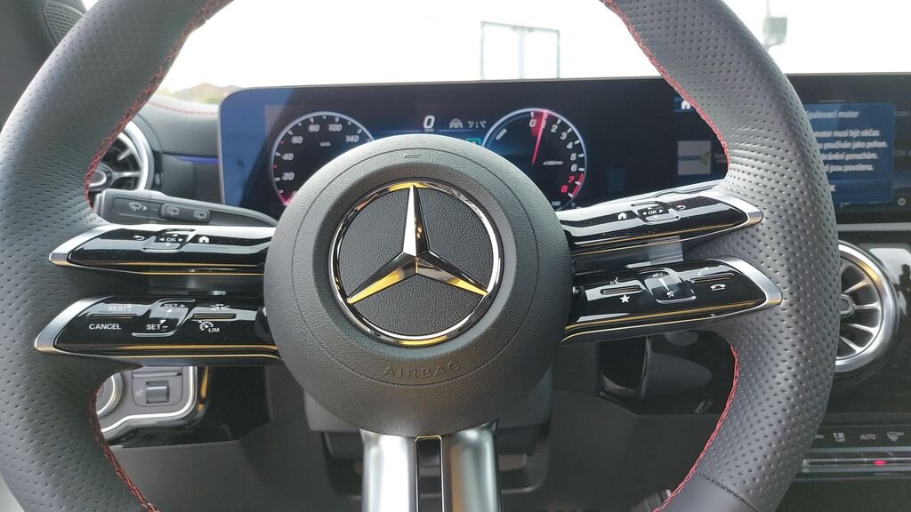 Mercedes-Benz CLA Kombi 1,3 l 120 kw